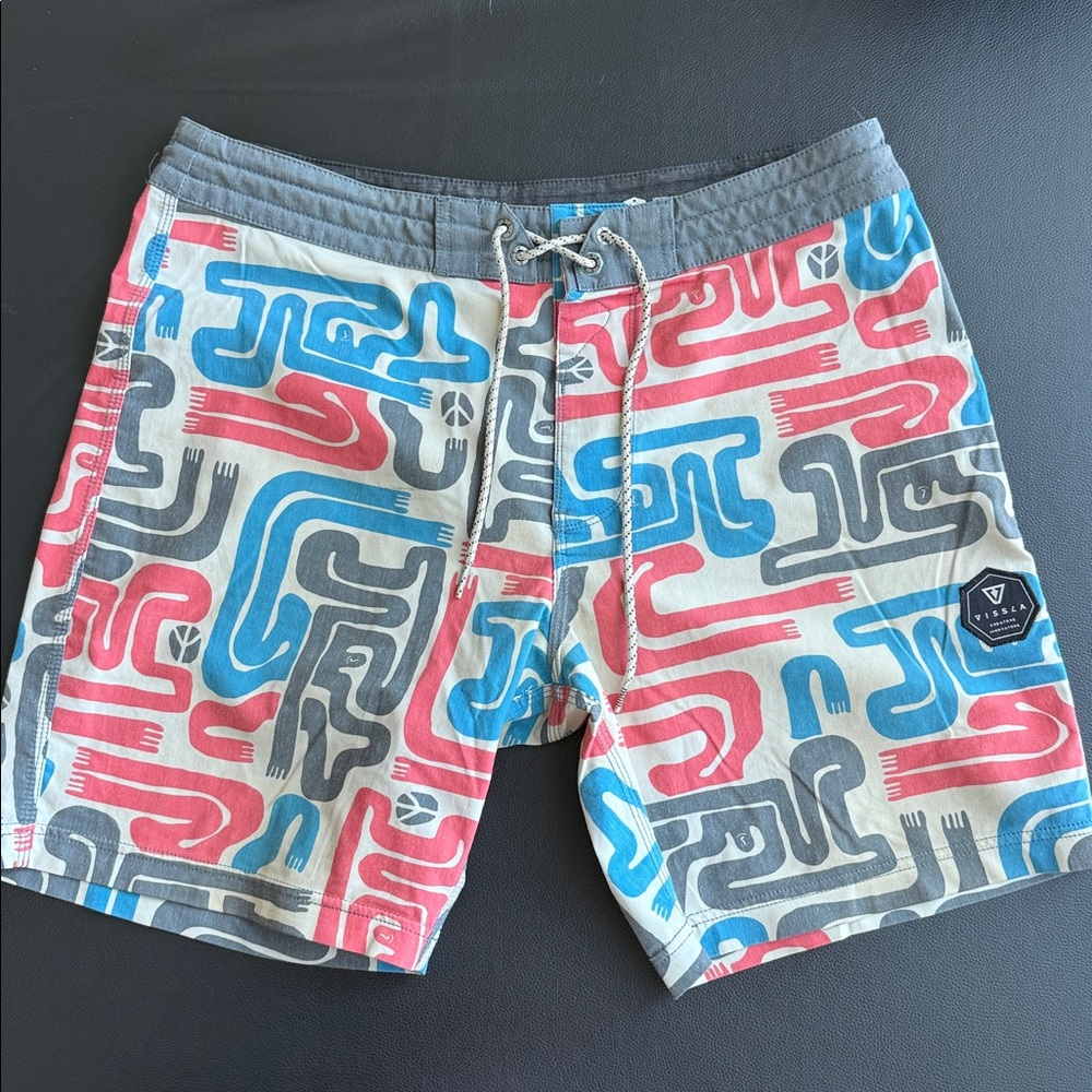 VISSLA Geometric Hands Design Men’s 32 Board Shorts
